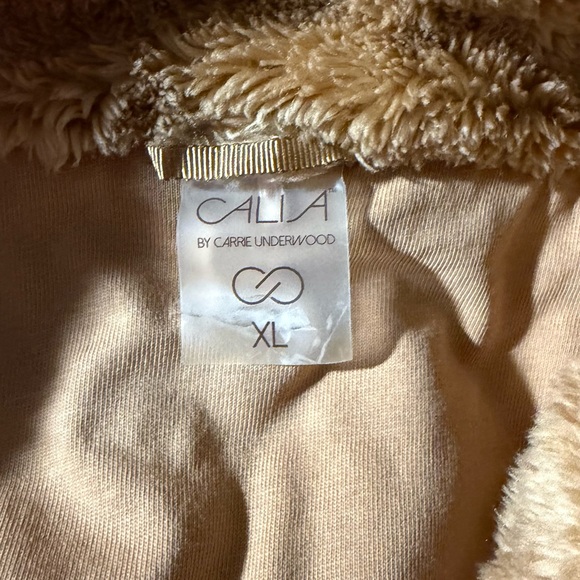 CALIA By Carrie Underwood Quilted Vest - Picture 3 of 11